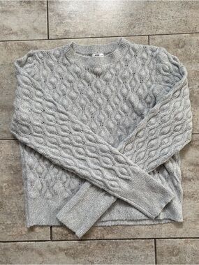 Light Gray Cable Knit Crewneck Sweater (XL, but fits like M)